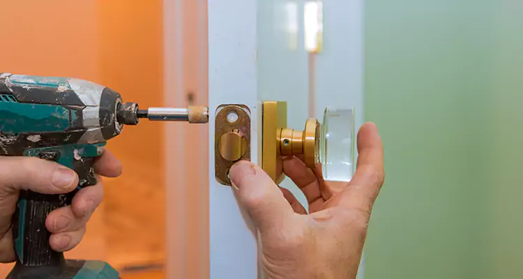 Broken Door Knob Fix in Temple Terrace, FL